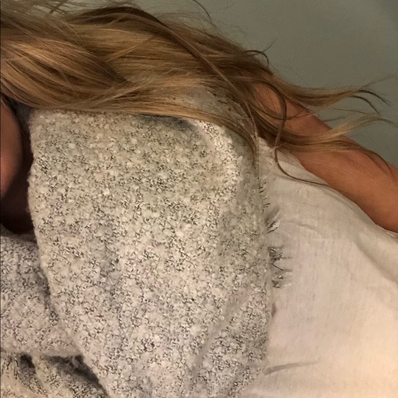 Grey blanket scarf - Picture 5 of 5